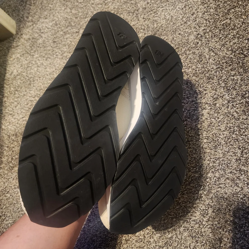 New Balance Cream/Black 515 Retro Runner Sneakers - Picture 5 of 5